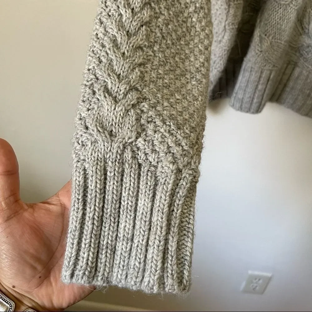 Zara Man Gray cable knit oversized winter sweater size Large preowned